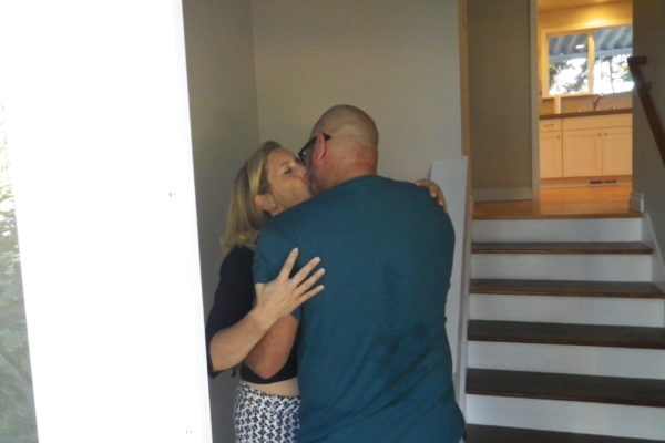 https://jimpankiewicz.com/wp-content/uploads/2019/07/6.-Their-first-kiss-in-the-home-600x400.jpg